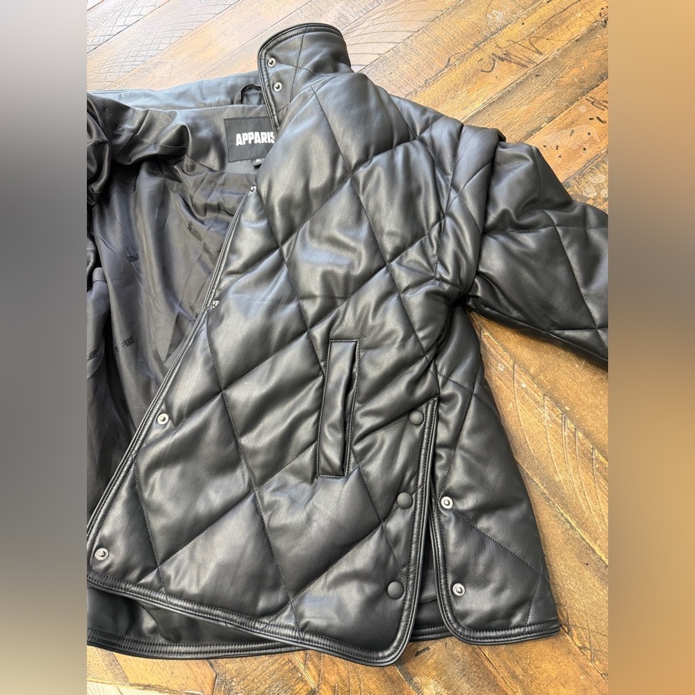 Apparis Liniane Lightwait Quilted faux Black Leather Puffer Jacket
Bin 4 - Picture 10 of 11